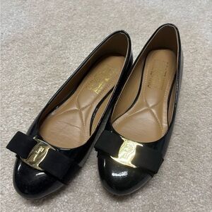 Elegant Black Patent Leather Flats with Bow